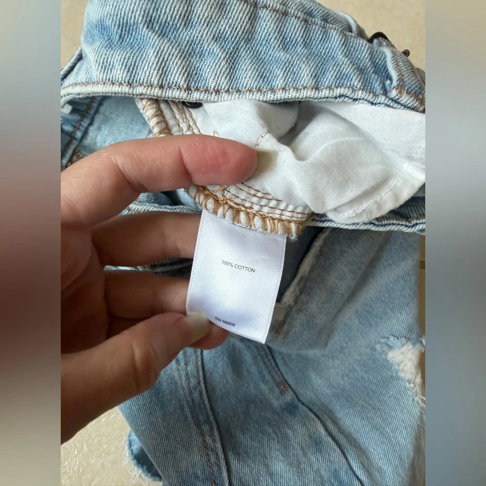 a loves a Women’s 24 Blue Frayed Cut Off Hem Distressed Denim Boyfriend Shorts - Picture 12 of 12